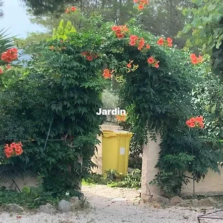 Appartement St Cyr Sur 6pers Avec Jardin Et Parking A 30m De La Saint-Cyr-sur-Mer